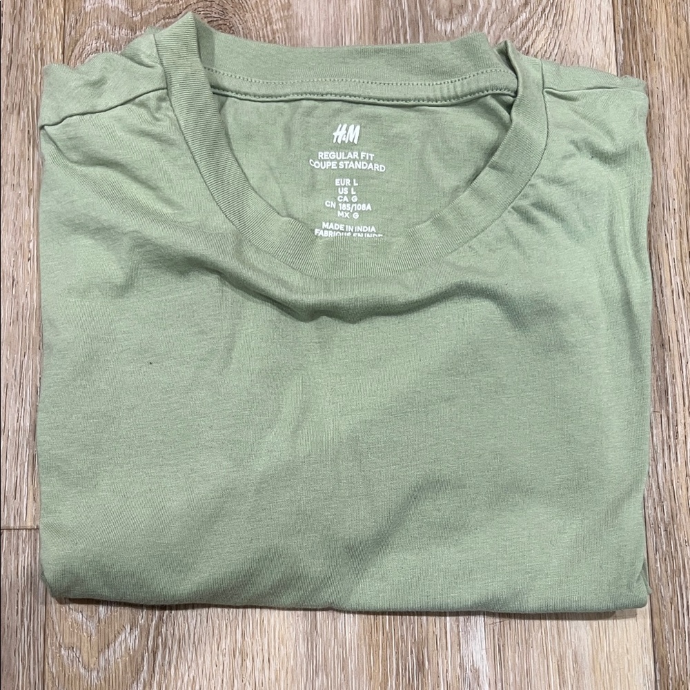H&M Men’s Regular Fit Crew Neck T-Shirt in Light Green